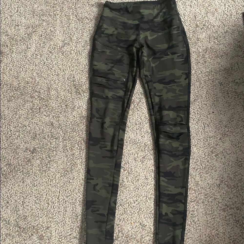 **FLASH SALE XS Camo Workout Leggings
